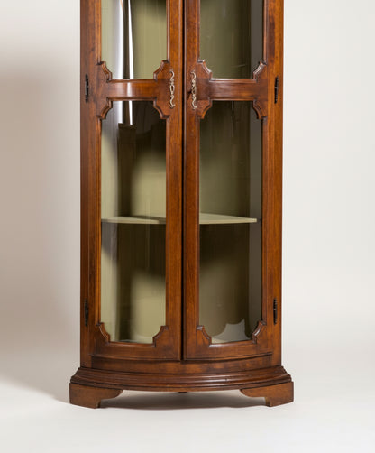 Vitrina de rincón antigua