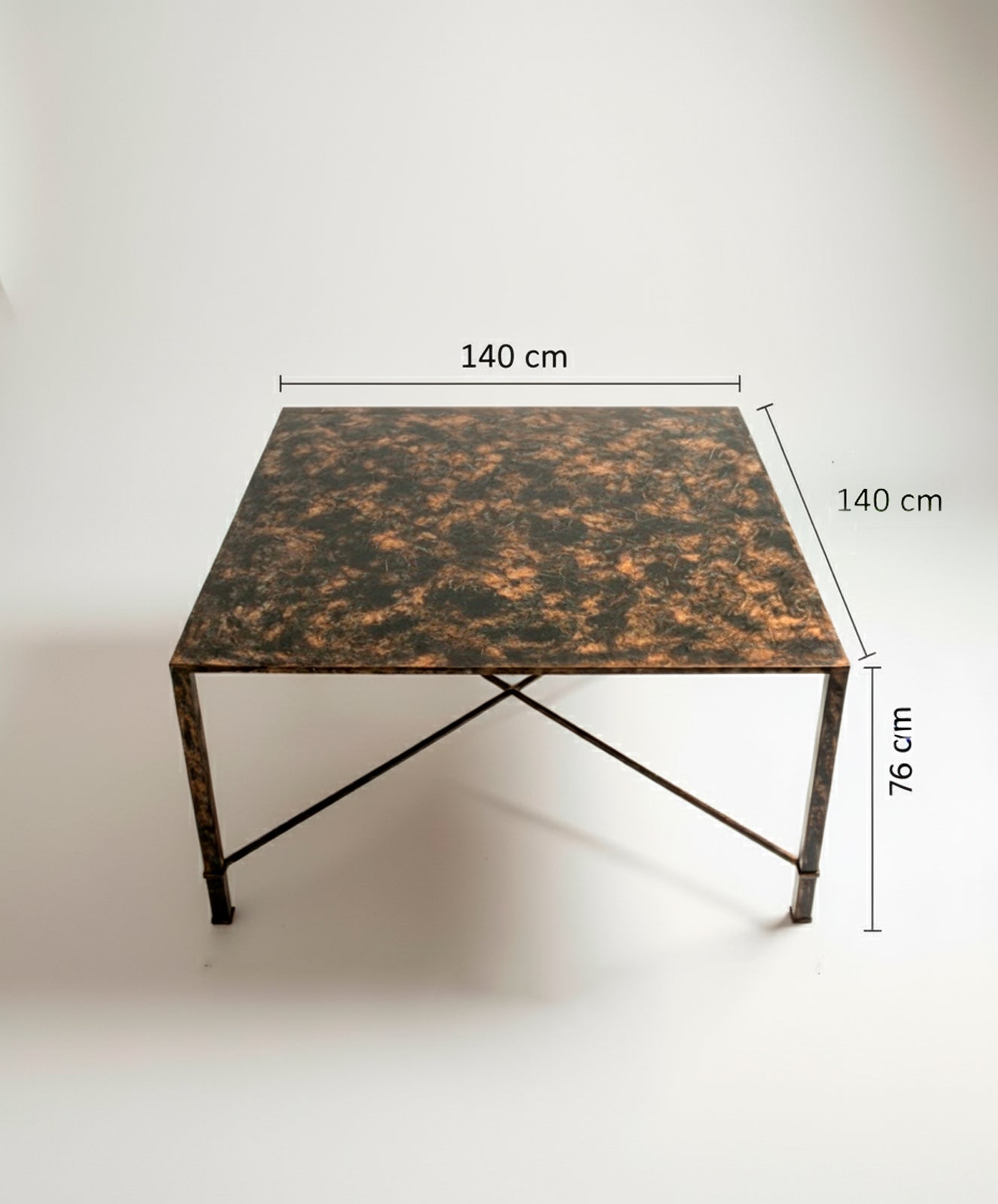 Mesa de hierro cuadrada