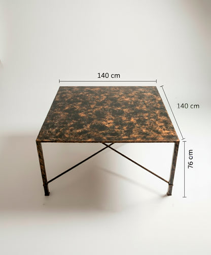 Mesa de hierro cuadrada