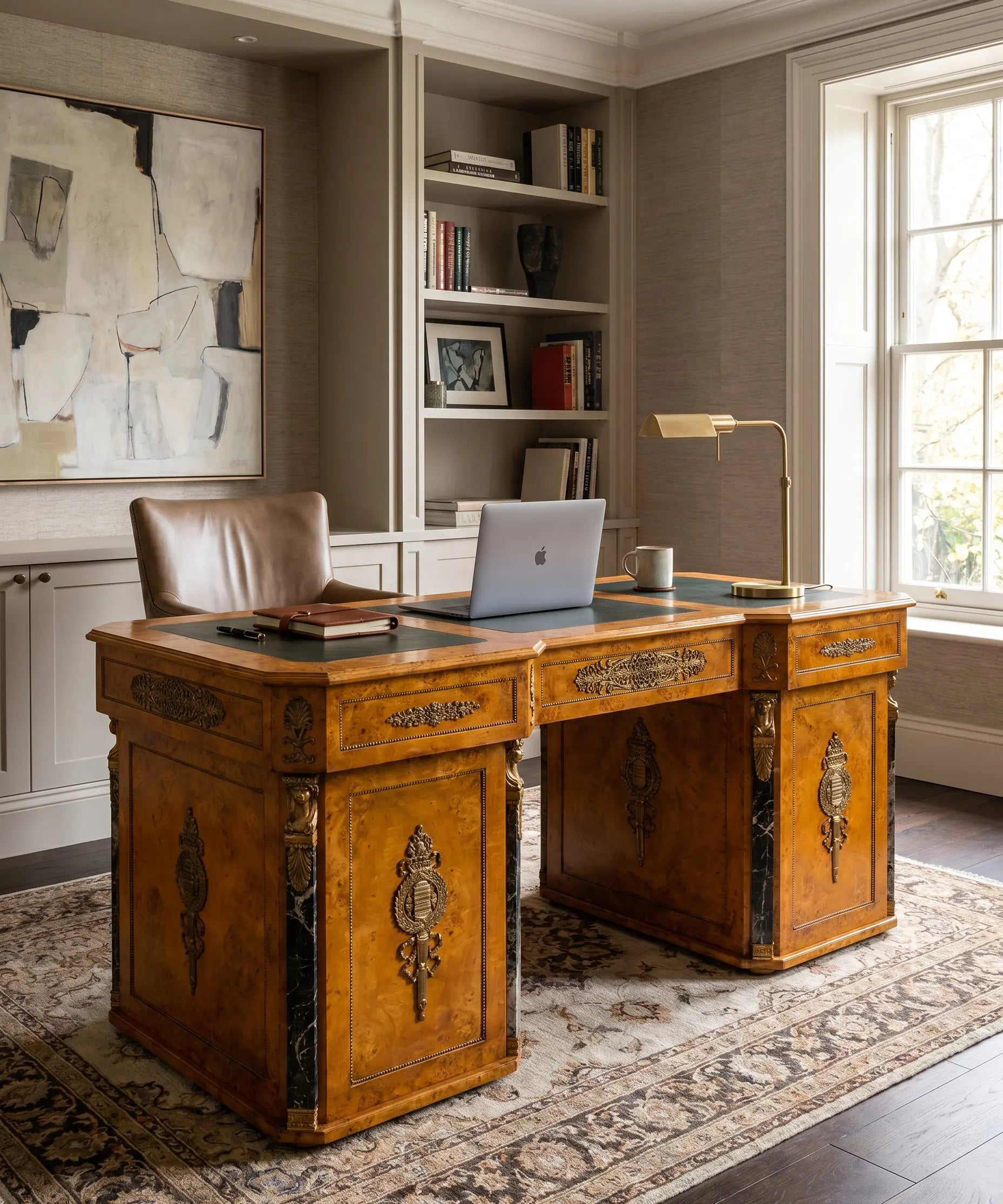 Escritorio de despacho estilo Imperio en raíz con bronces en despacho clásico — Antique Arte y Decoración