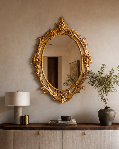 Espejo ovalado dorado pan de oro en salón sobre aparador contemporáneo — Antique Arte y Decoración