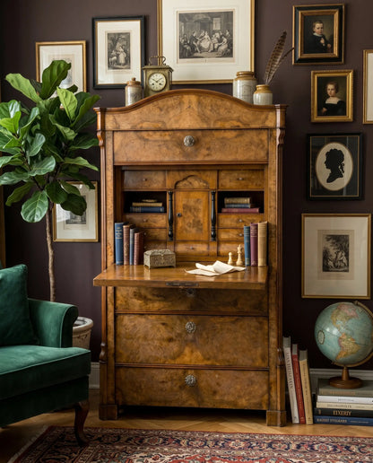 Secreter antiguo abierto en raíz de nogal en rincón de escritura — Antique Arte y Decoración
