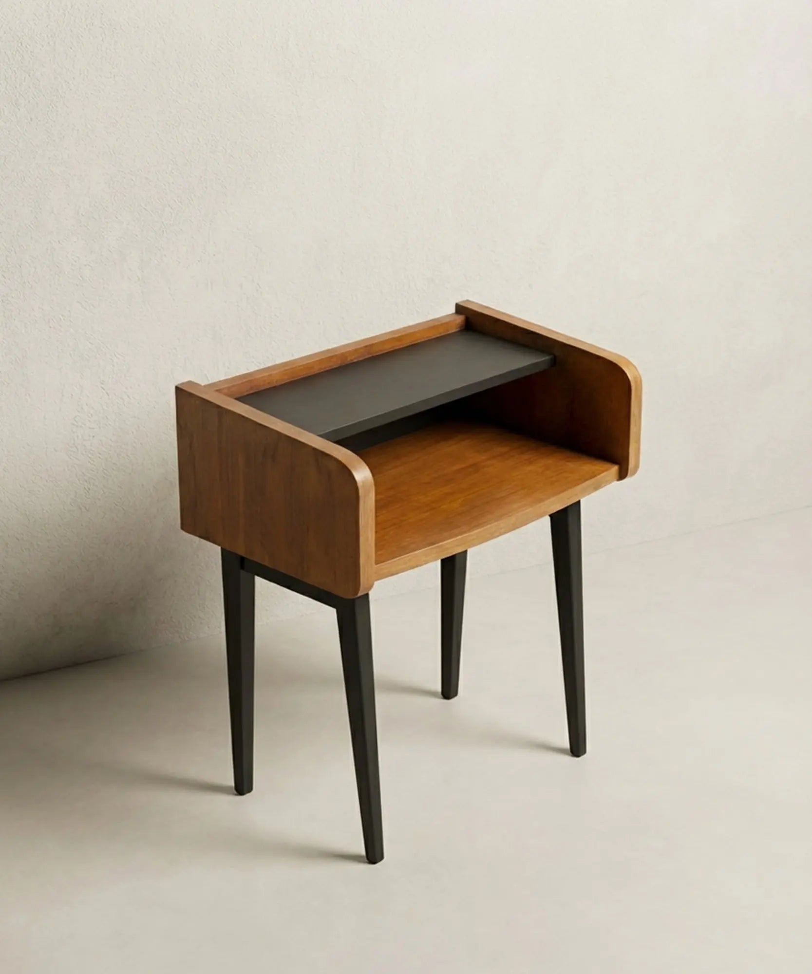 Pareja de mesitas de noche vintage estilo Mid-Century