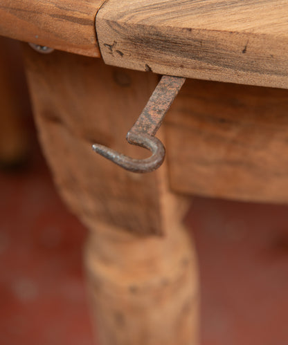 Detalle gancho de hierro forjado de unión de las dos consolas demi-lune — Antique Arte y Decoración