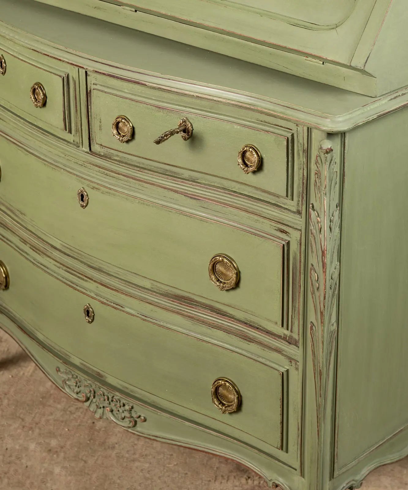 Escritorio con vitrina estilo francés