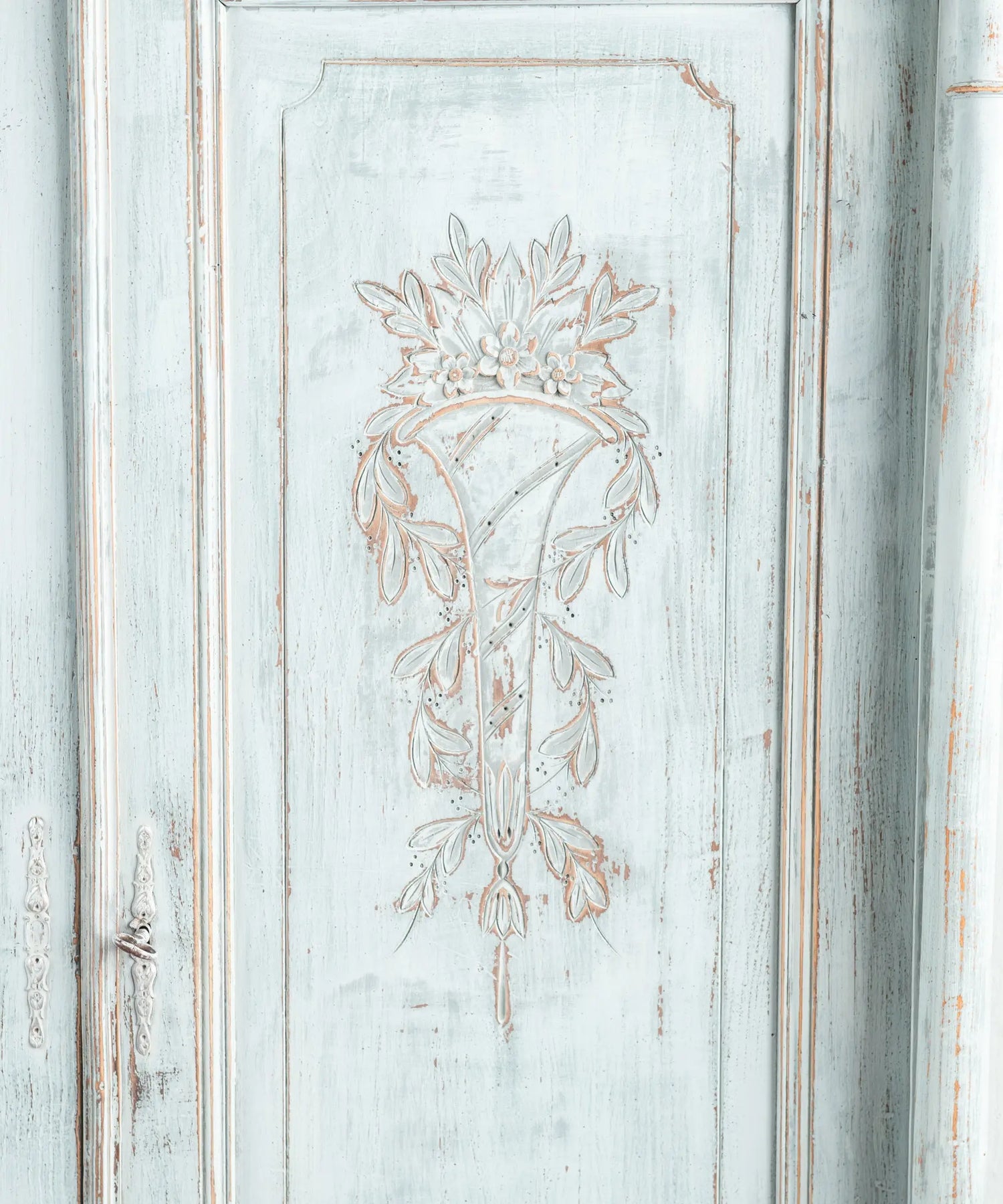 Cesta de flores tallada a mano en puerta de armario antiguo francés — Antique Arte y Decoración