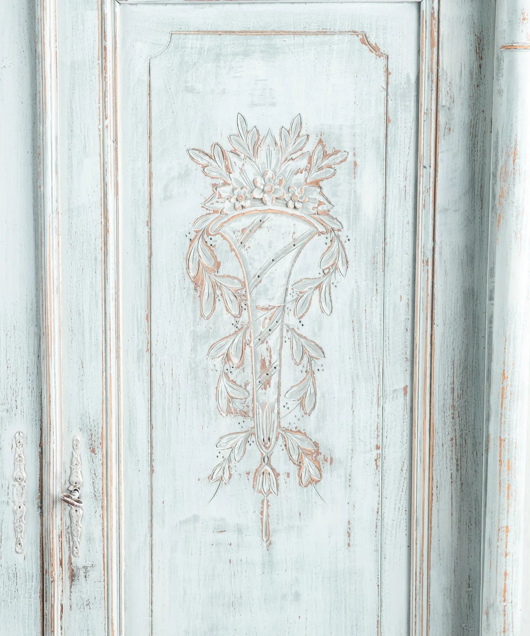 Cesta de flores tallada a mano en puerta de armario antiguo francés — Antique Arte y Decoración
