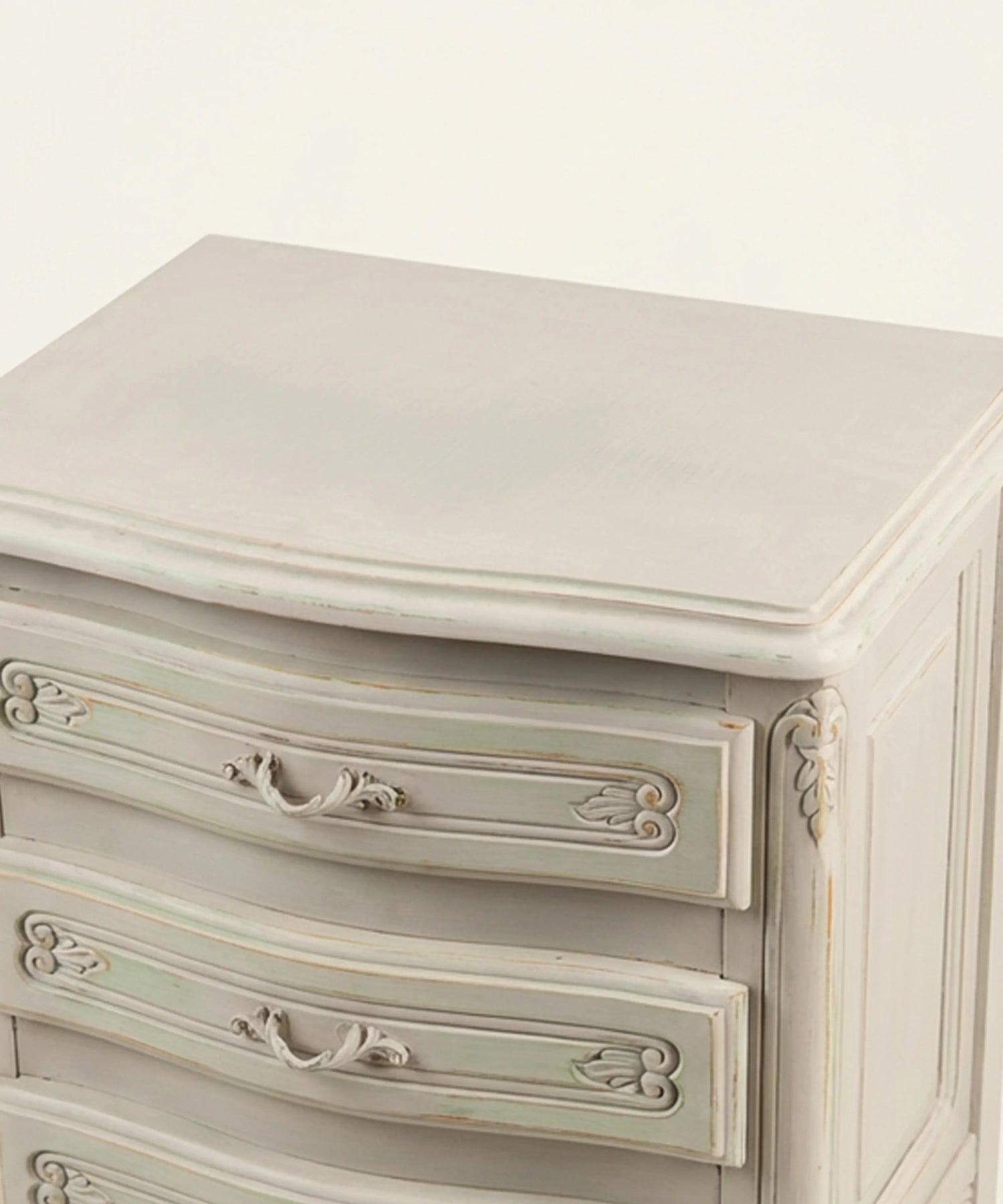 Pareja de mesitas de noche de estilo provenzal en gris envejecido