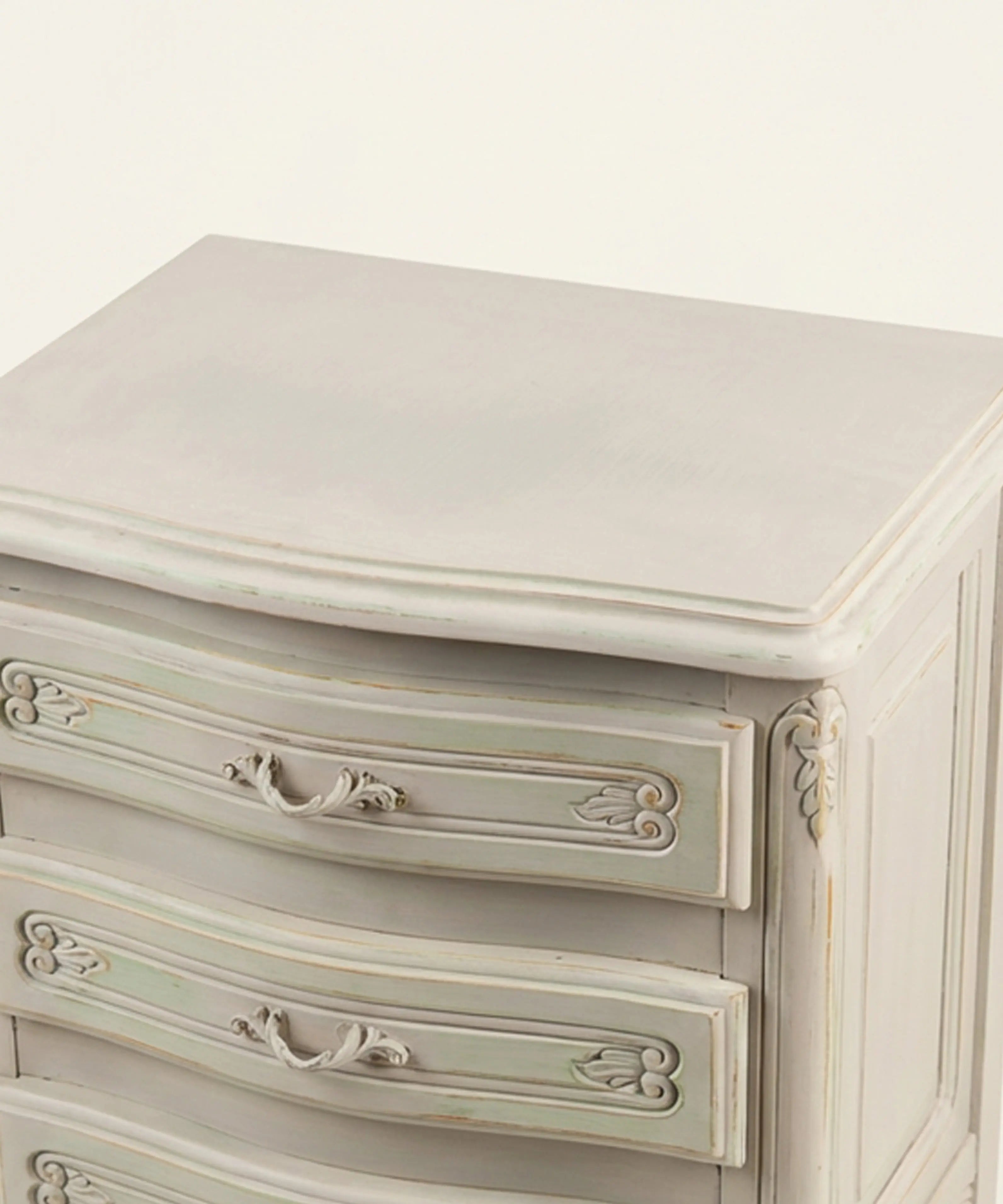 Pareja de mesitas de noche de estilo provenzal en gris envejecido