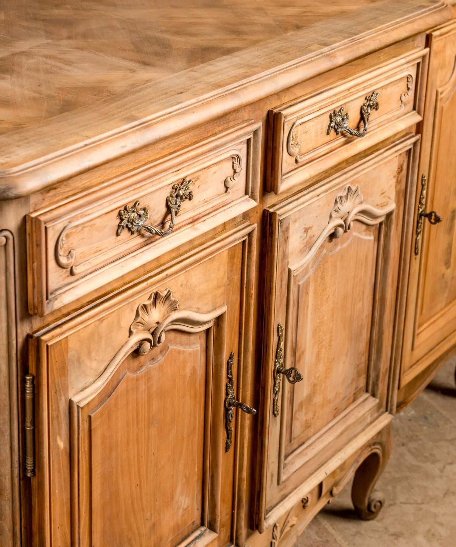 Aparador provenzal en madera lavada