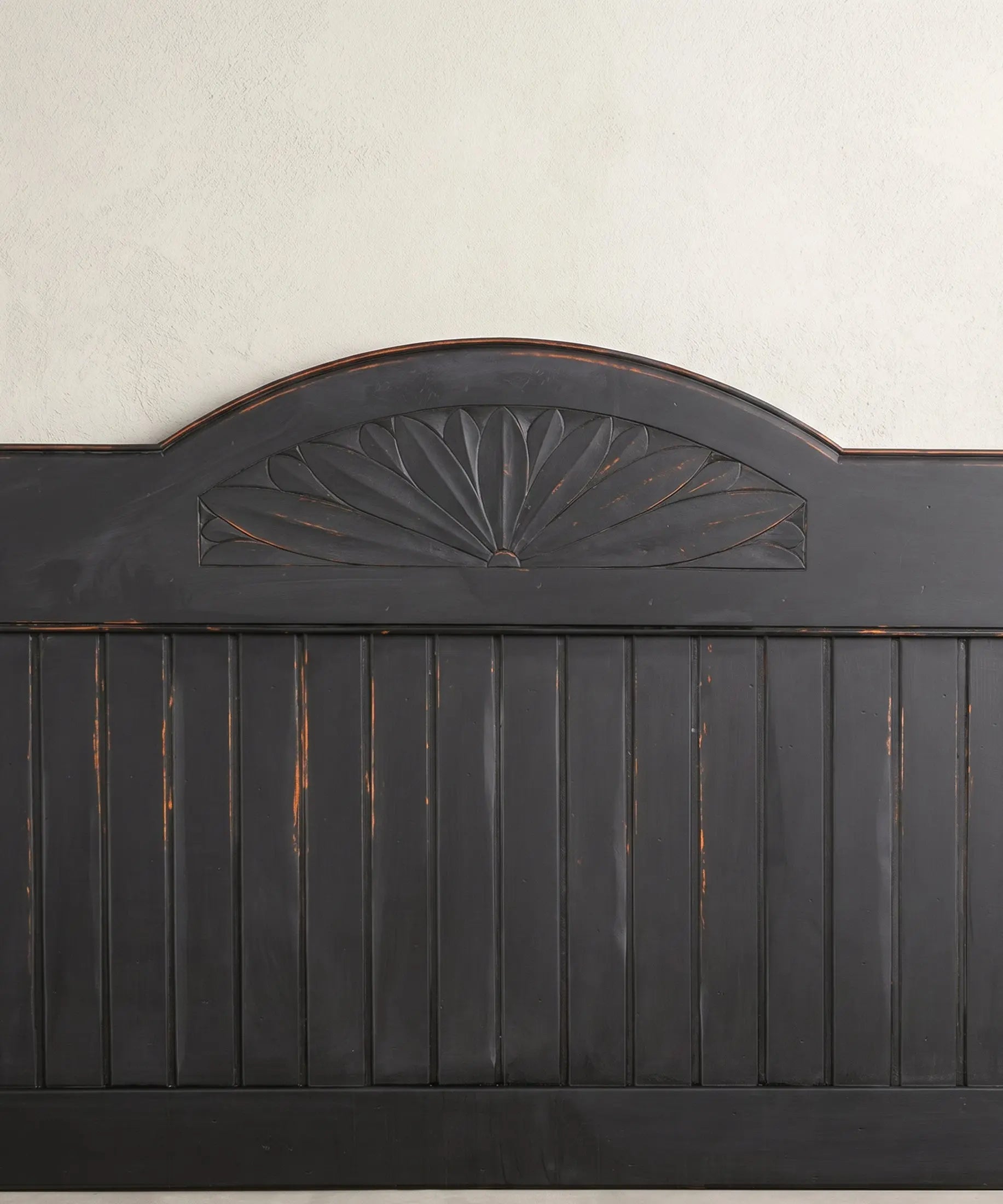 Cabecero de Madera de Cerezo Tallado a Mano en Negro | Para Camas de 140 y 150 cm