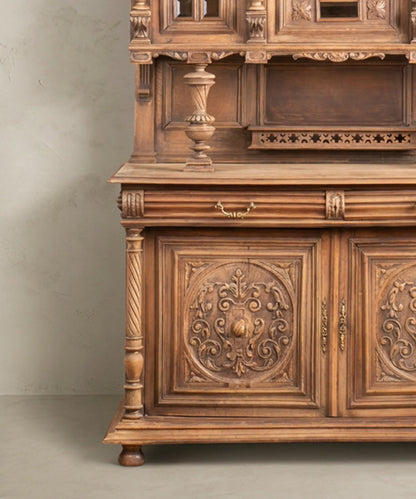 Detalle cuerpo inferior con medallones tallados y balaustre torneado — Antique Arte y Decoración