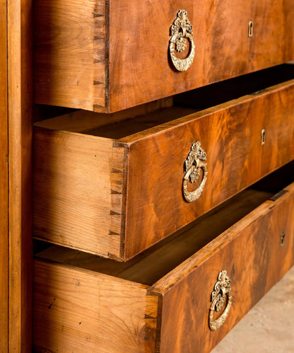 Cómoda antigua de estilo Luis Felipe con tapa de mármol gris (S. XIX)