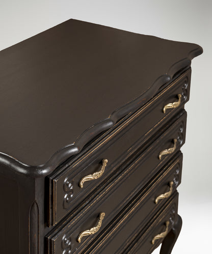 Cómoda antigua patinada en negro