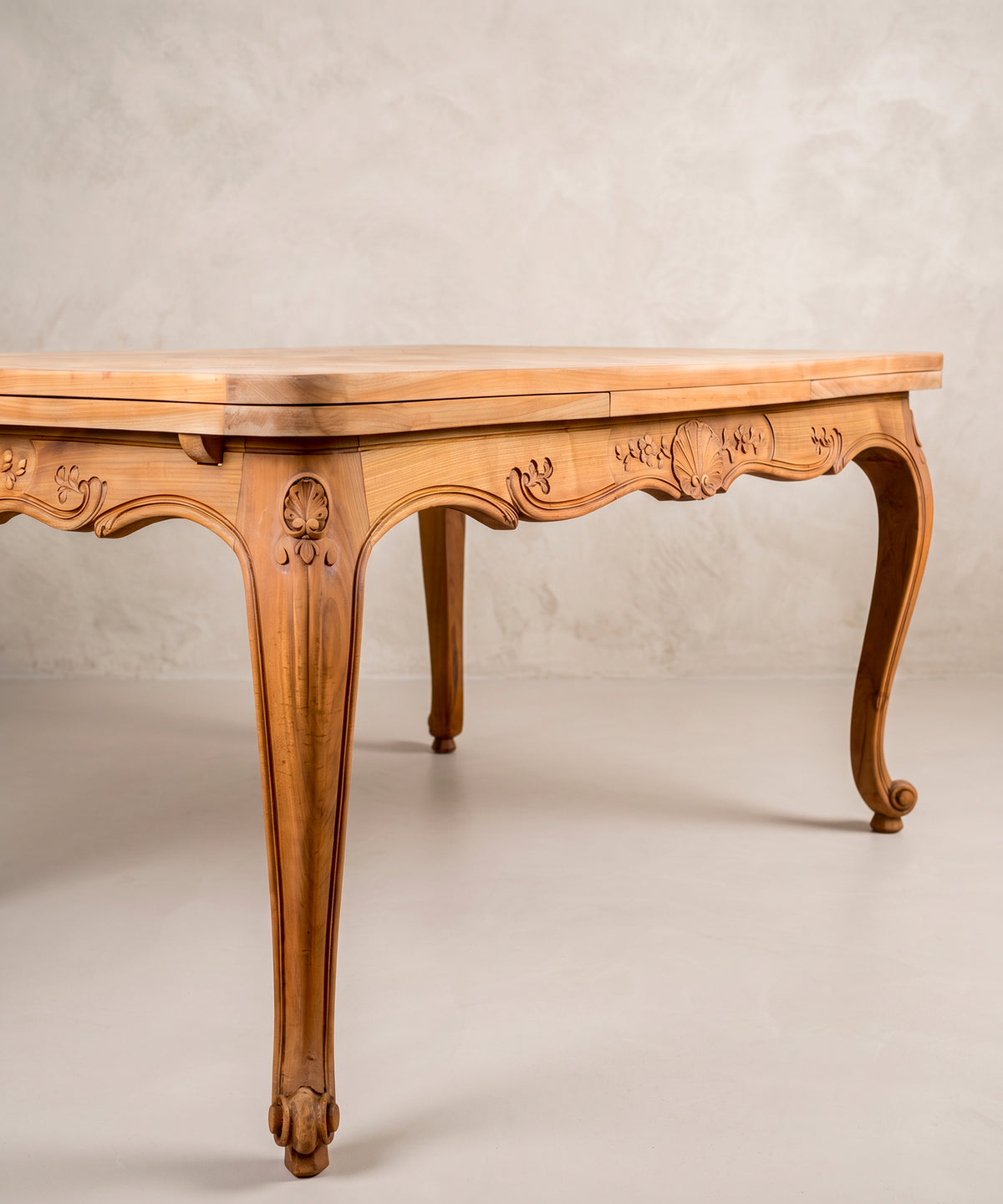 Mesa de Comedor Extensible Vintage de Cerezo | Estilo Luis XV