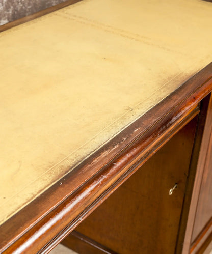 Escritorio de pedestal Inglés en caoba finales S. XIX