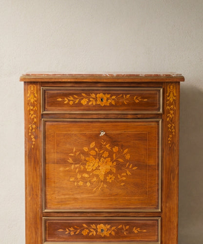 Detalle tapa de mármol rojo veteado y marquetería floral del abatible — Antique Arte y Decoración