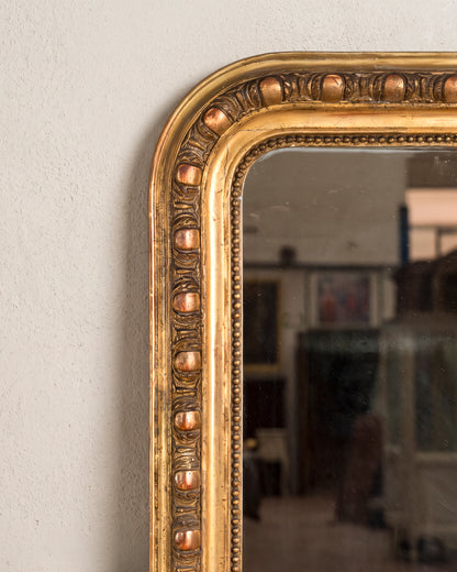Detalle esquina superior redondeada, contario de perlas y pan de oro gastado — Antique Arte y Decoración