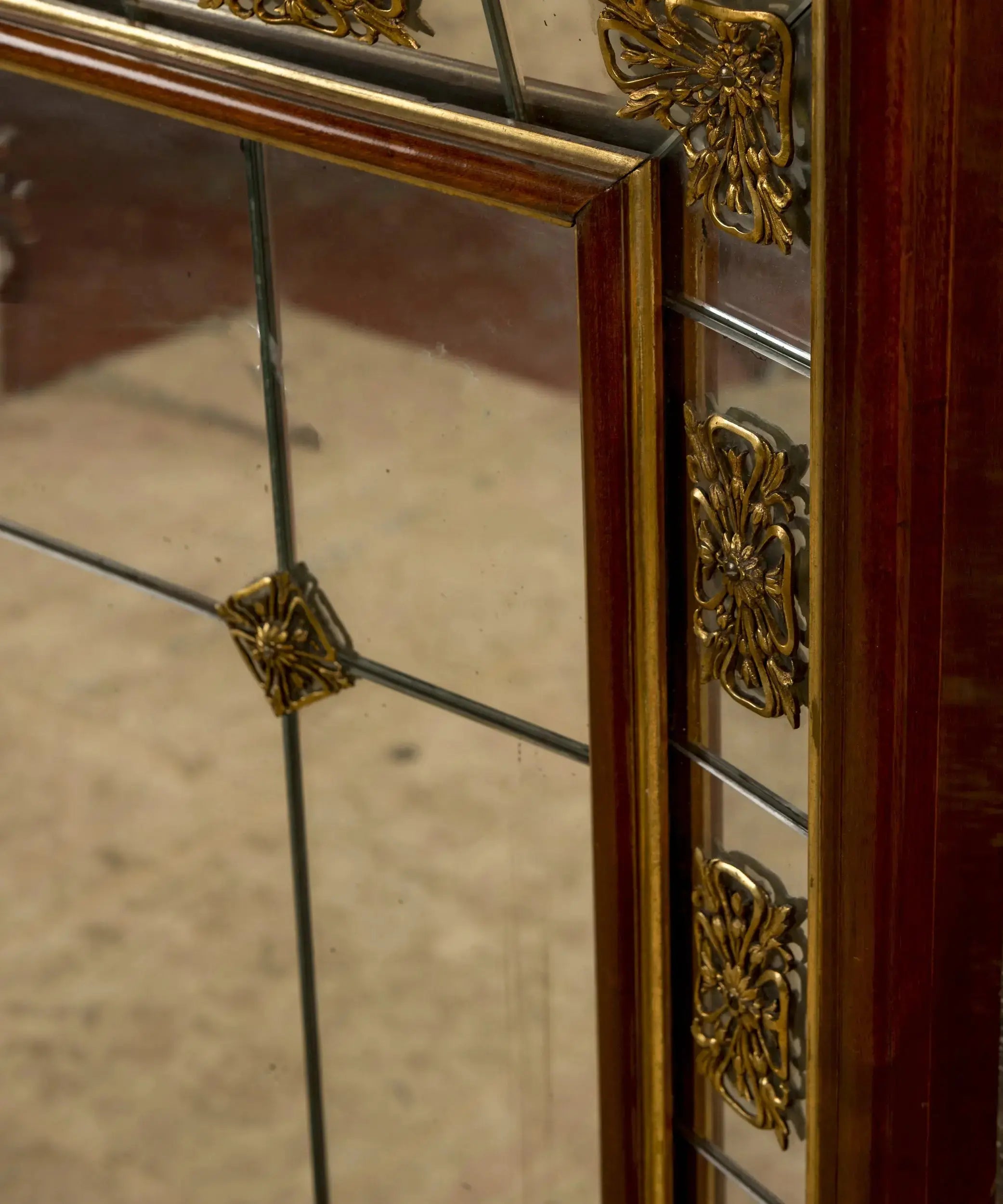 Espejo estilo imperio con marco de cristal y bronces Antique arte y decoracion