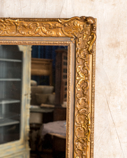 Detalle esquina con rocalla y hojas de acanto en estuco dorado, espejo años 50 — Antique Arte y Decoración