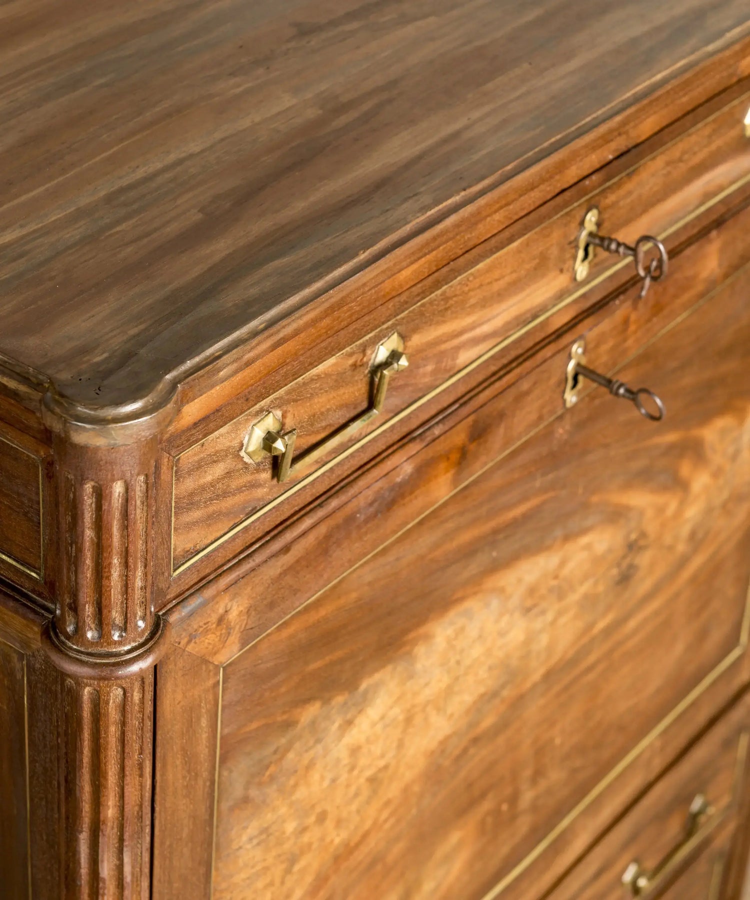 Secreter antiguo de nogal con tapa abatible estilo Luis XVI (Siglo XIX) Antique arte y decoracion