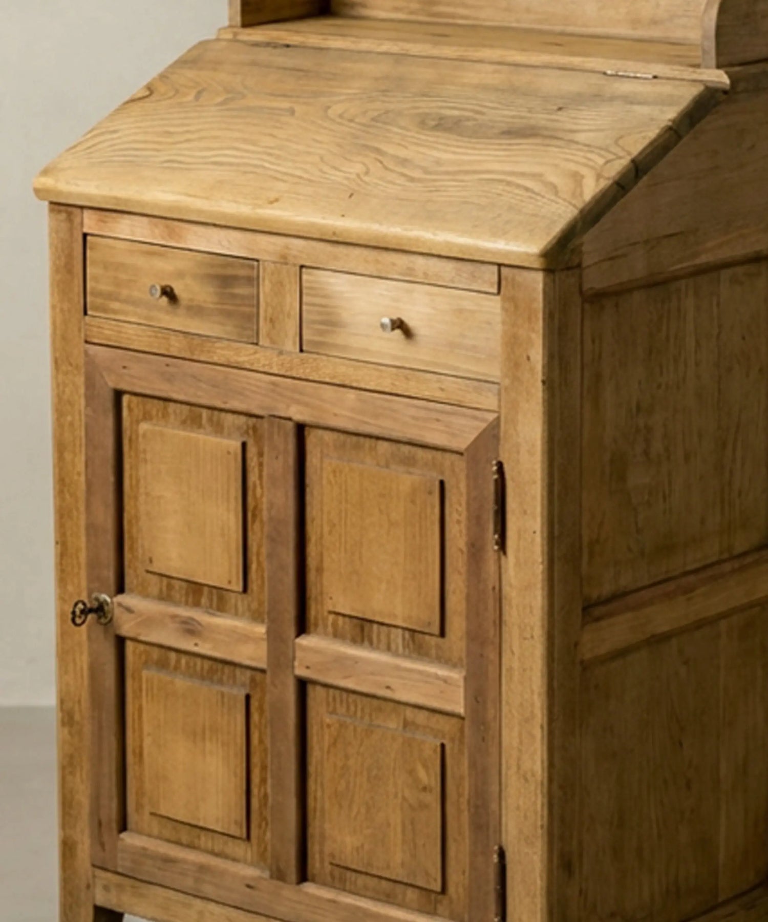 Alacena rústica de madera maciza