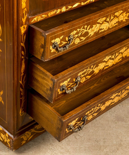 Secreter con marquetería floral y tapa de mármol verde