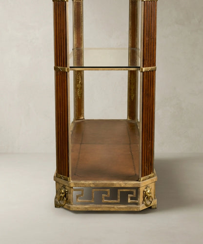 Pareja de grandes estanterías de metal forjado con iluminación