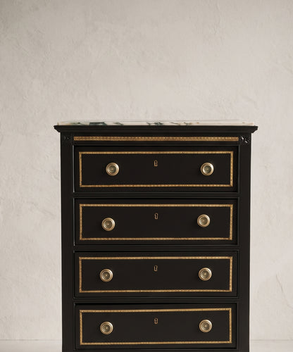 Detalle cajones sinfonier negro con filete de latón dorado y tapa de mármol — Antique Arte y Decoración