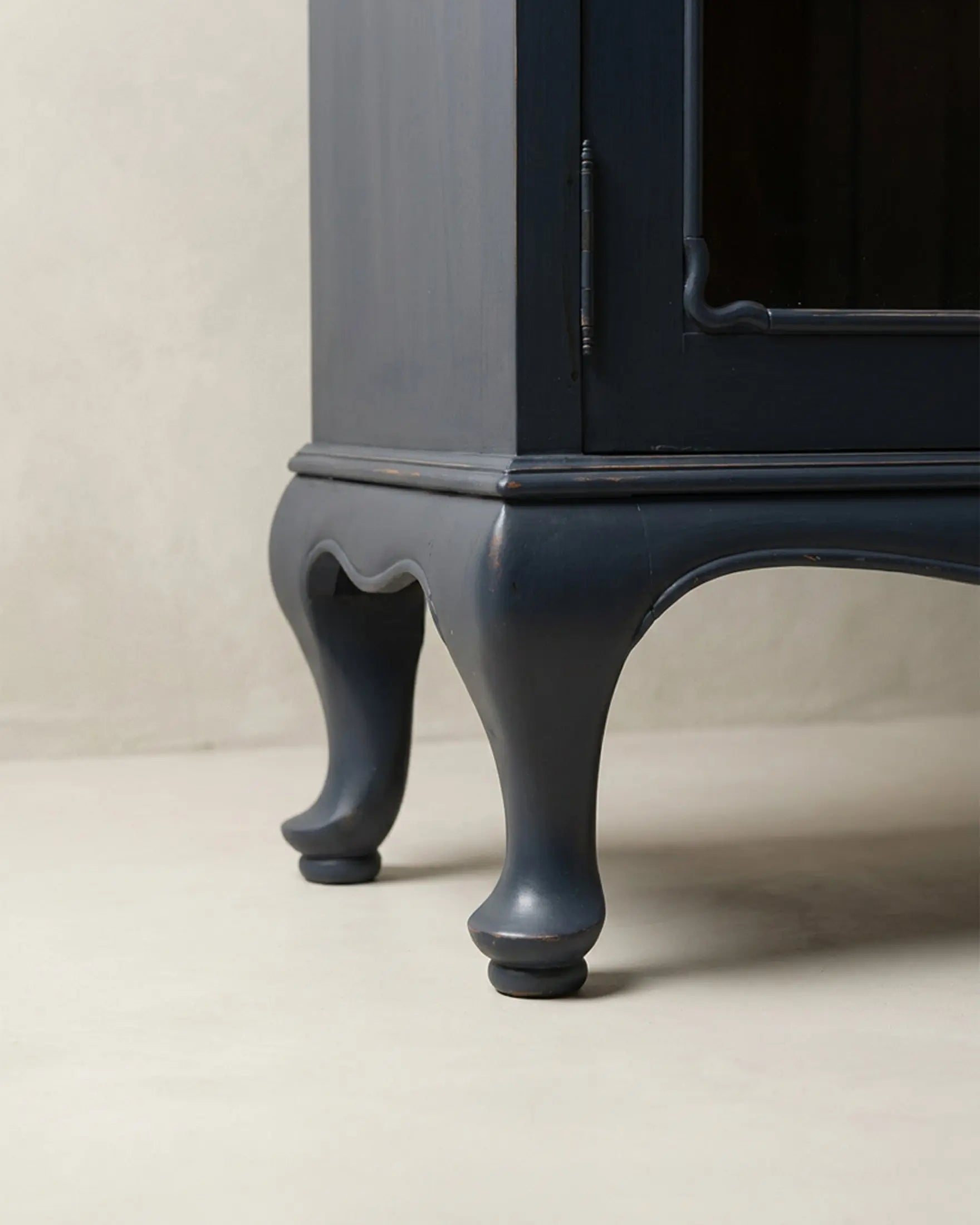 Vitrina Librería Antigua Pintada en Azul Azafata con 4 Puertas | Estilo Queen Anne Inglés