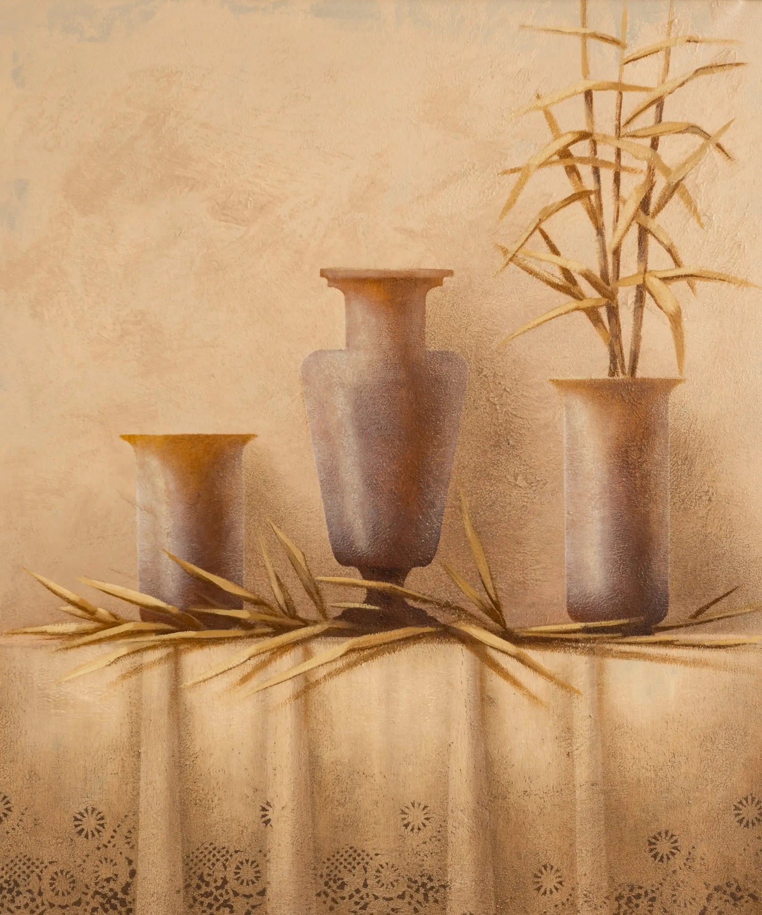 Detalle de pintura vintage de jarrones y hojas secas sobre mantel de encaje en tonos sepia.