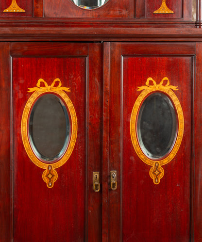 Detalle puertas con espejos ovales y marquetería de lazo con nácar — Antique Arte y Decoración