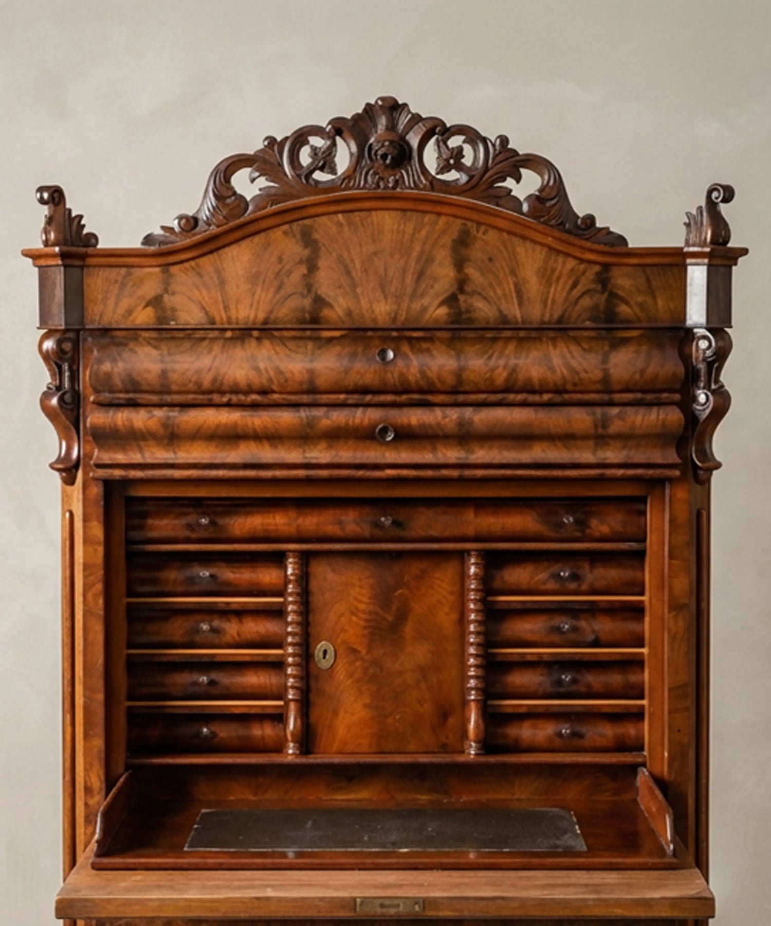 Secreter Abatant antiguo en Pluma de Nogal