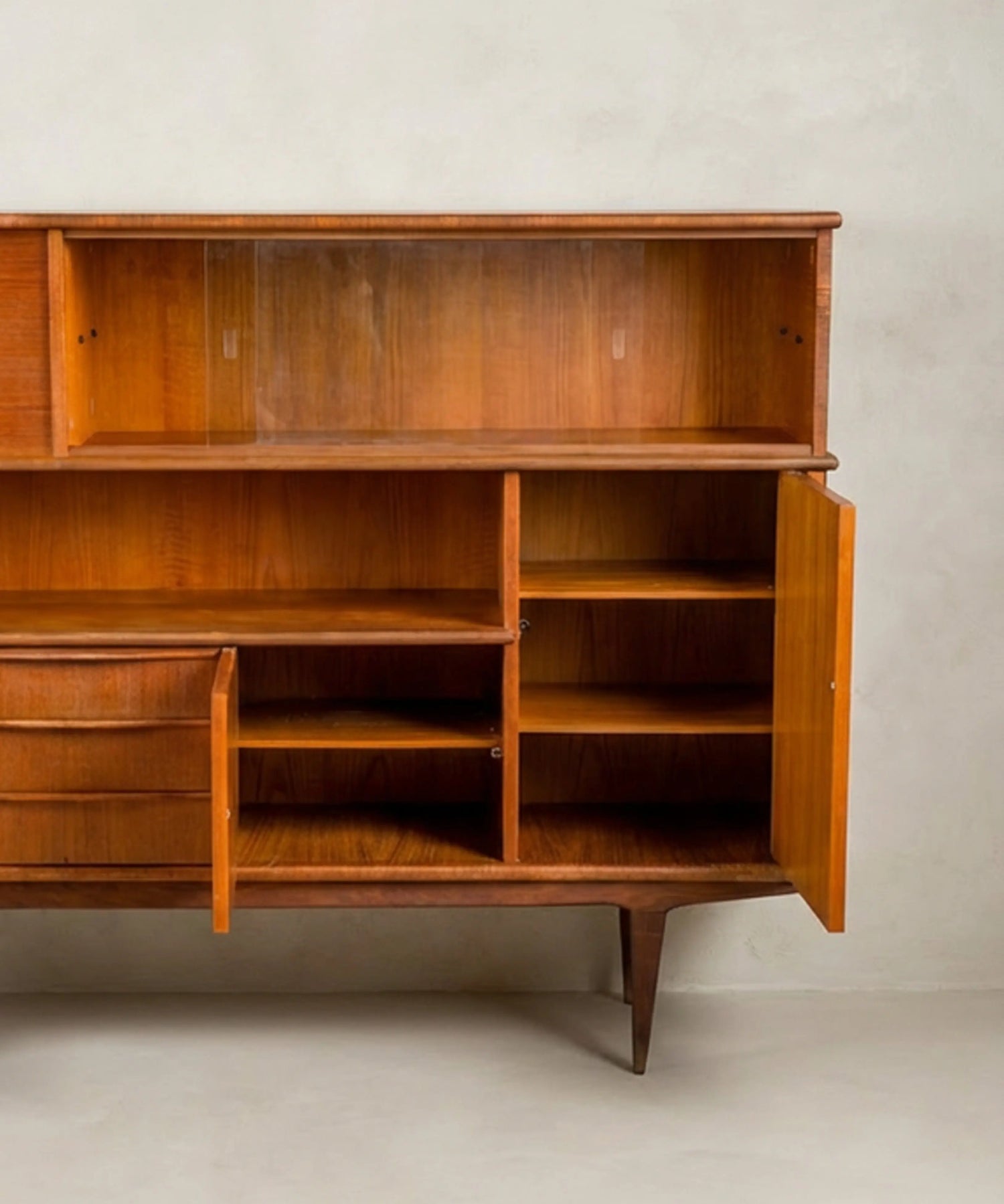 Aparador Mid Century años 60 de madera con mueble bar