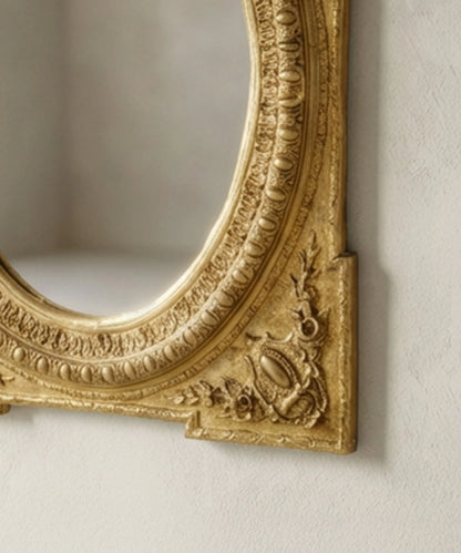 Espejo Antiguo de Pared Estilo Neoclásico en Madera Dorada (Marco Rectangular con Luna Ovalada)