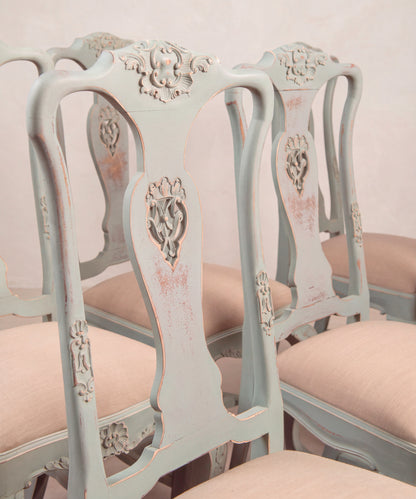 Detalle respaldo en jarrón con calado de roleos y colgantes tallados — Antique Arte y Decoración