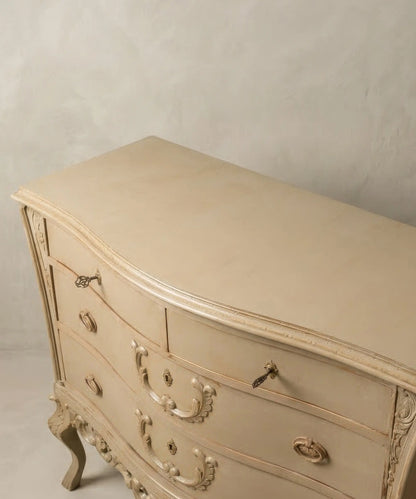 Cómoda Bombé de tres cajones estilo Luis XV