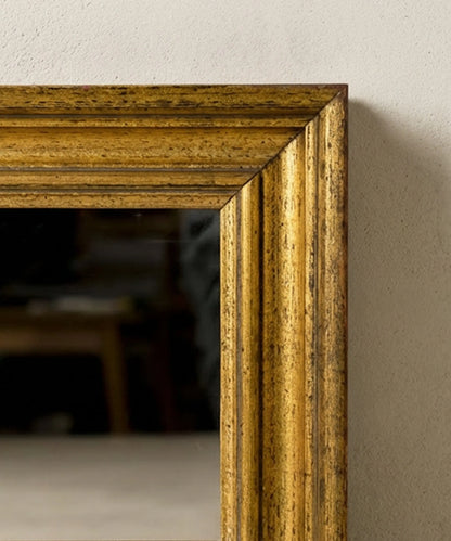 Espejo de pared en dorado envejecido con molduras lisas (135 x 100 cm)