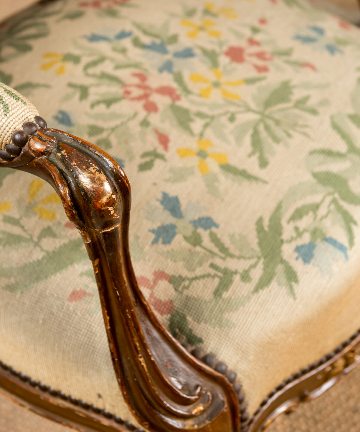 Pareja de Sillones Antiguos Tallados con Petit Point Original | Napoleón III