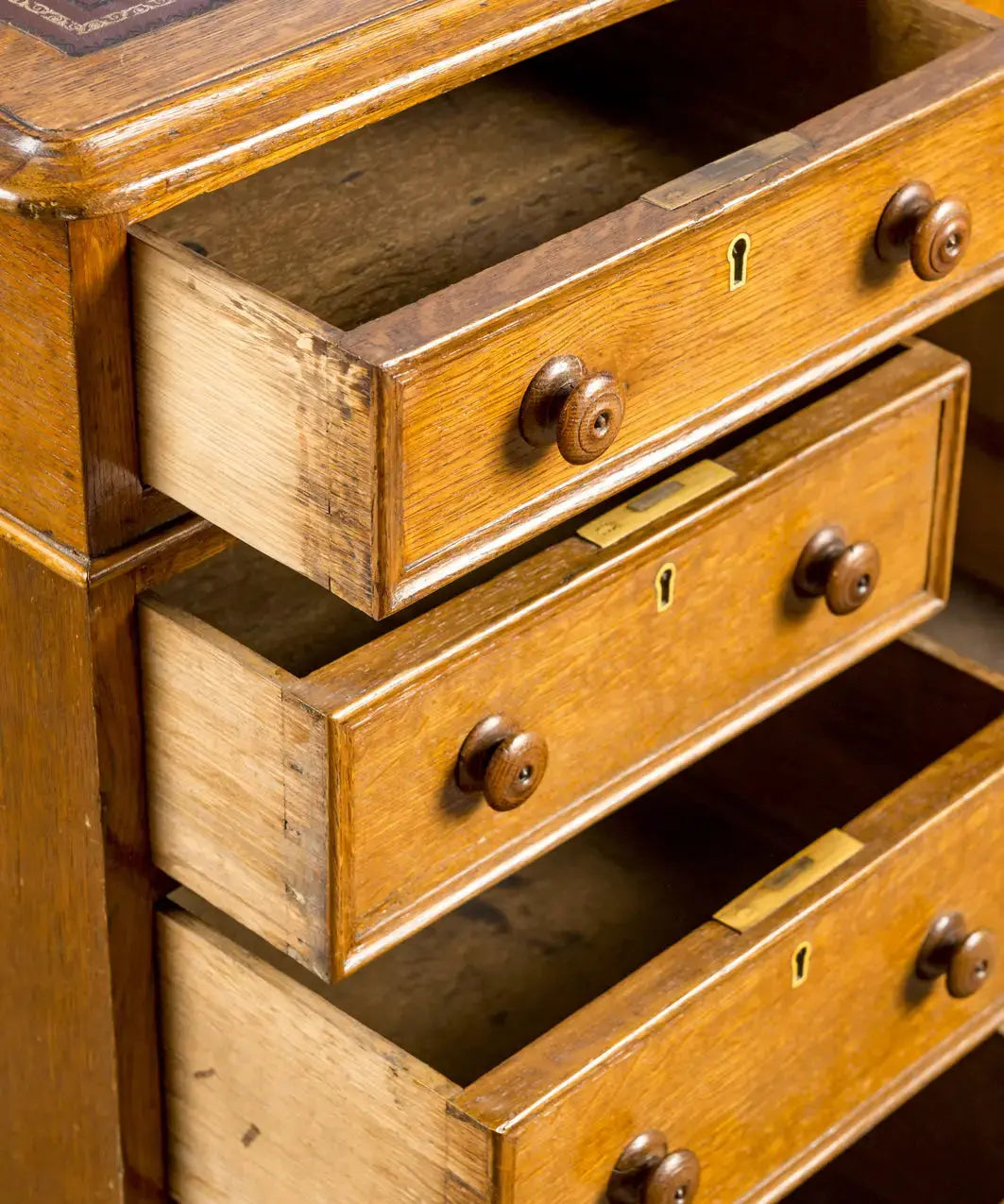 Escritorio Victoriano Dickens en roble macizo con secreter Antique arte y decoracion