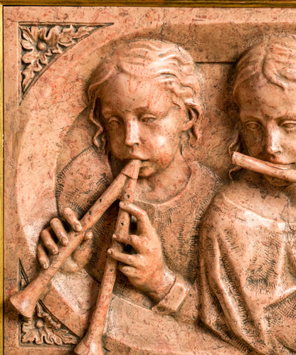 Pareja de cuadros en altorrelieve de querubines músicos en marmolina (Estilo Renacentista)