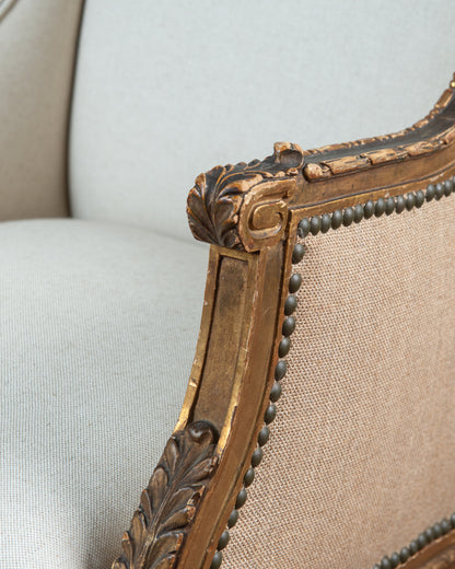 Detalle remate del brazo con voluta y acanto, oro gastado hasta el bol rojo — Antique Arte y Decoración