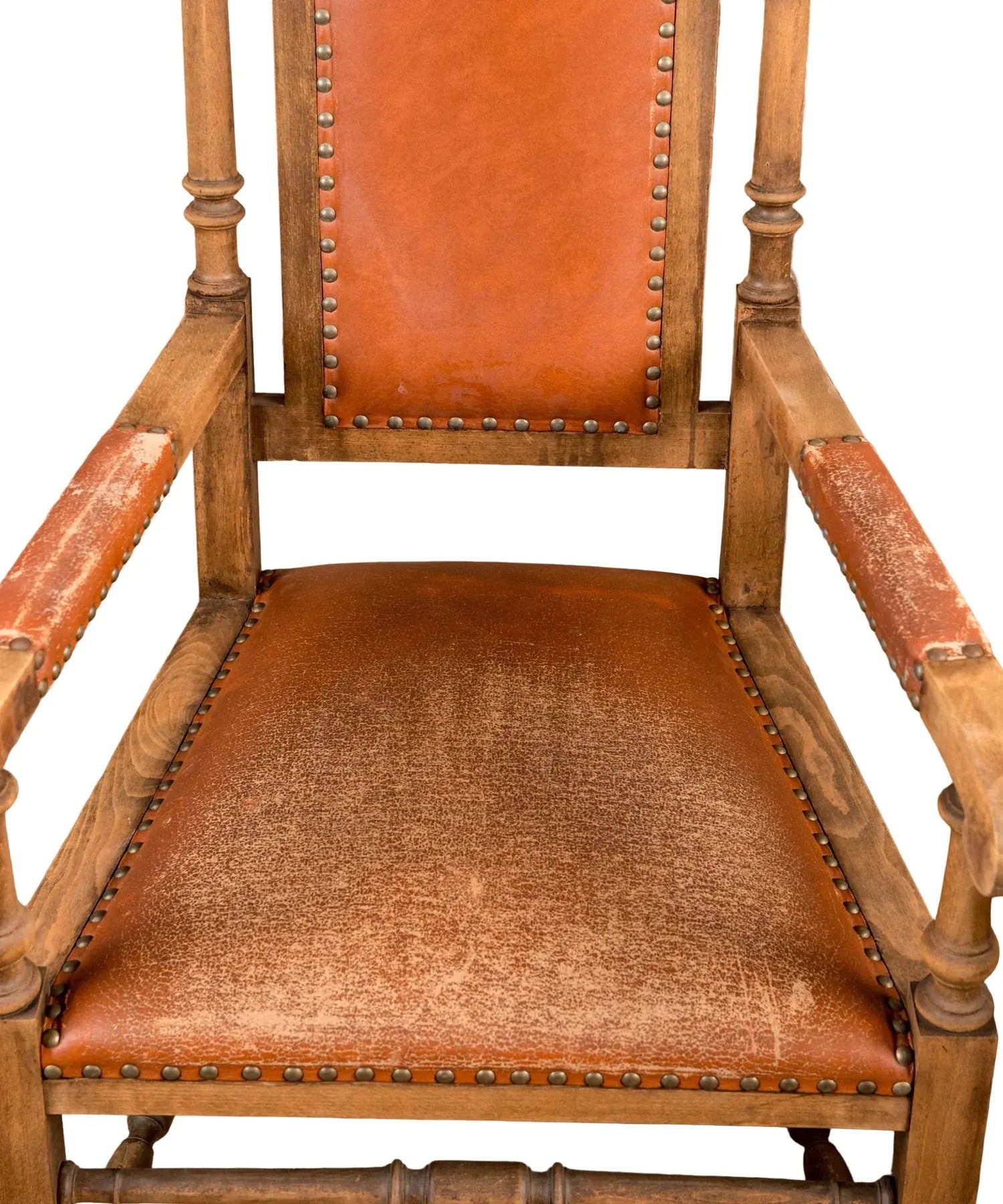 Pareja de sillones fraileros de madera y cuero con pátina original