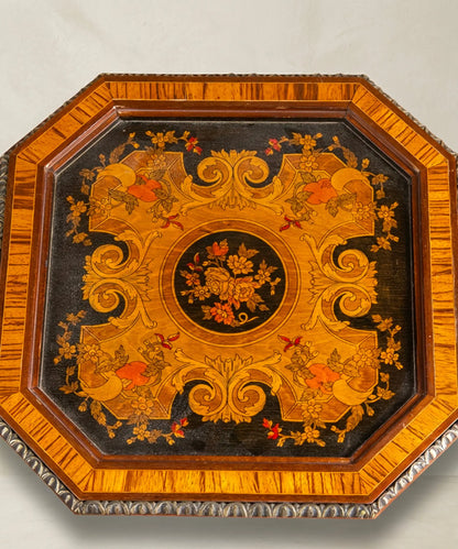 Vista superior tablero octogonal con marquetería floral y volutas de acanto — Antique Arte y Decoración