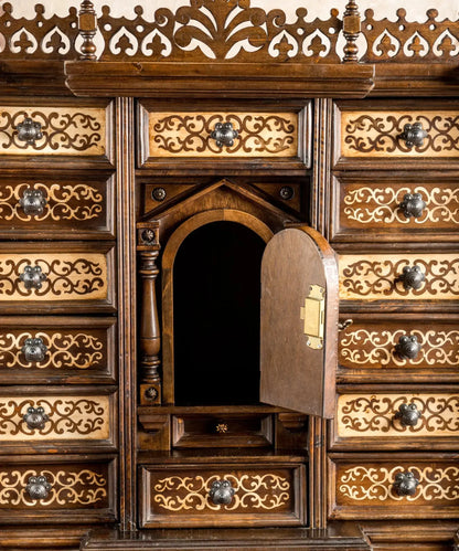 Bargueño papelera en Madera de Nogal y Taracea (Estilo Renacentista Español) Antique arte y decoracion