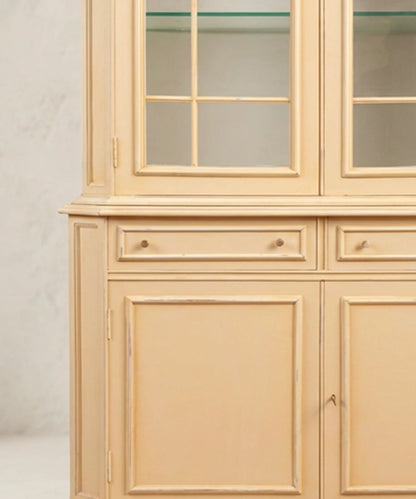Detalle cuarterones de cristal y cajón con tirador de latón decapado amarillo — Antique Arte y Decoración
