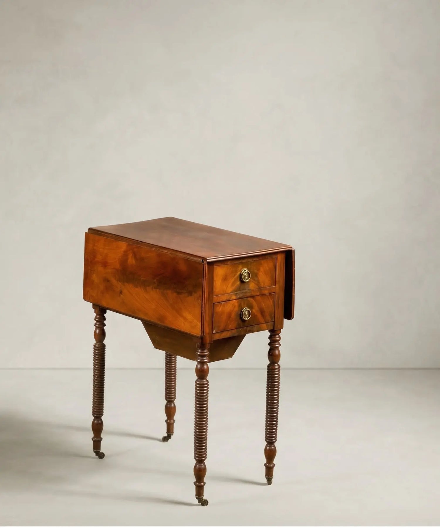 Mesa costurero antigua en palma de caoba con alas abatibles (S. XIX)