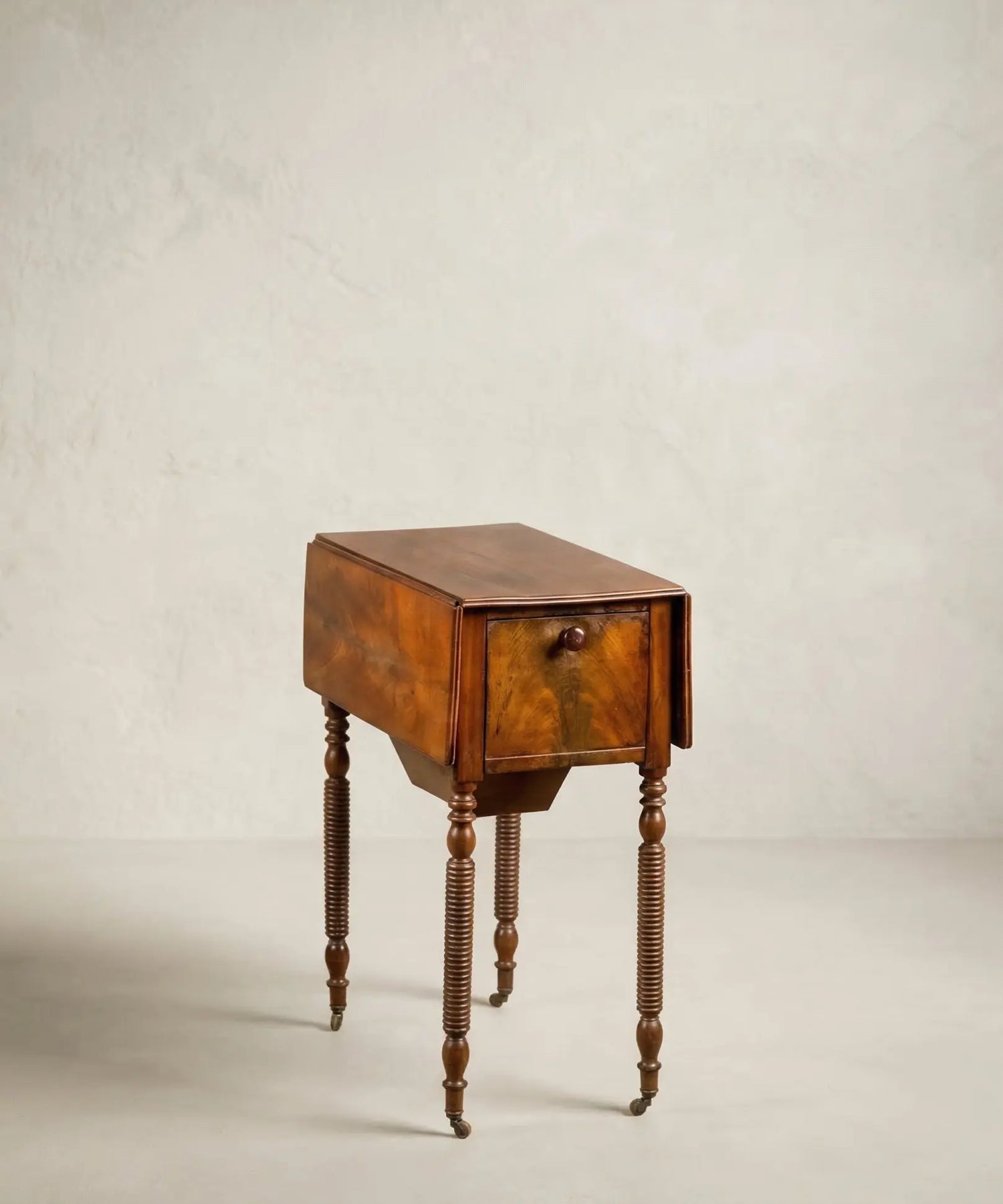 Mesa costurero antigua en palma de caoba con alas abatibles (S. XIX)