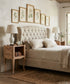 Mesita de noche Luis XV madera lavada en dormitorio con lámpara y libros — Antique Arte y Decoración