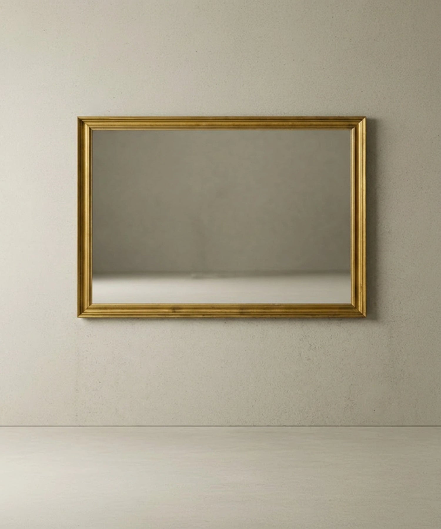 Espejo de pared en dorado envejecido con molduras lisas (135 x 100 cm)